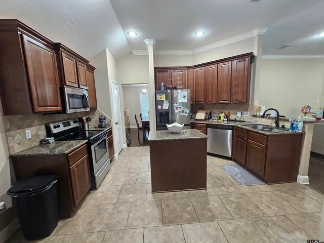 $358,000 | 104 Kenswick Drive, Henderson, TX 75654