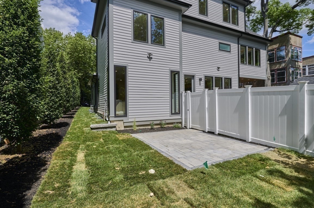 123 Fuller Street, Unit B Brookline, MA 02446 - Photo 38 of 41