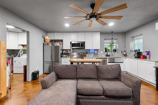 $849,999 | 14293 South Farm To Market 372, Valley View, TX 76272