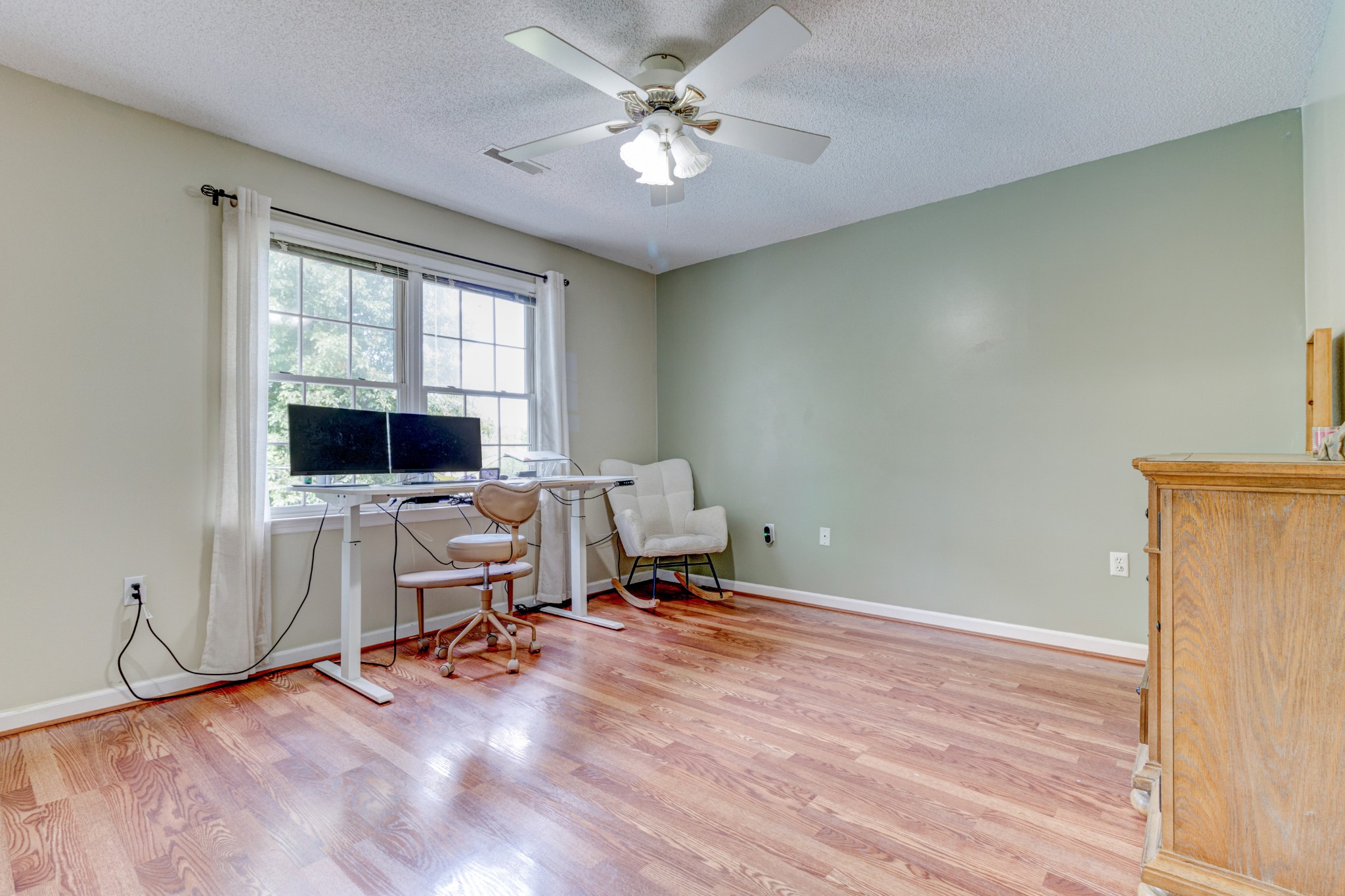88 Chapel Road Tullahoma, TN 37388 - Photo 15 of 27 a view of a livingroom with workspace and a window