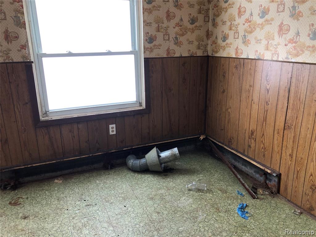 1704 East Webster Road Flint, MI 48505 - Photo 5 of 10