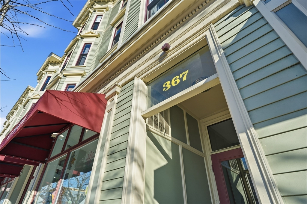367 Somerville Avenue, Unit G Somerville, MA 02143 - Photo 28 of 39 a front view of a building