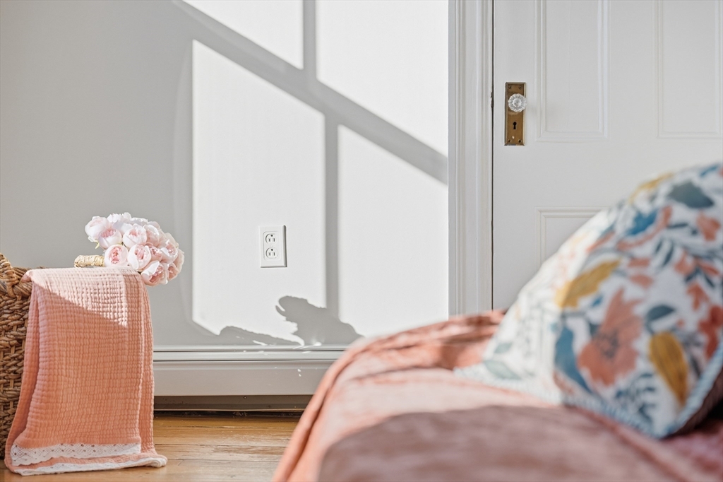 367 Somerville Avenue, Unit G Somerville, MA 02143 - Photo 3 of 39 a bedroom with a bed and a potted plant