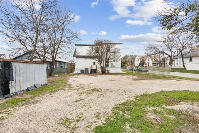 a street view with residential house