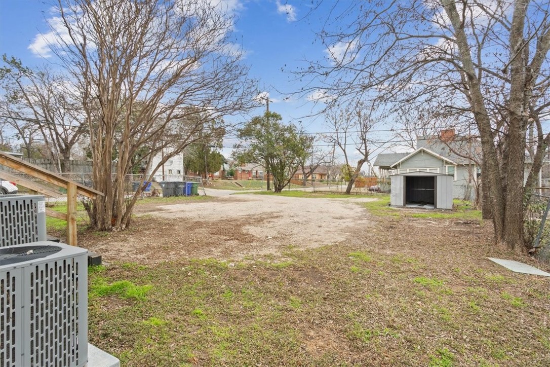 2000 Bosque Boulevard Waco, TX 76707 - Photo 32 of 51 a front view of a house with a yard