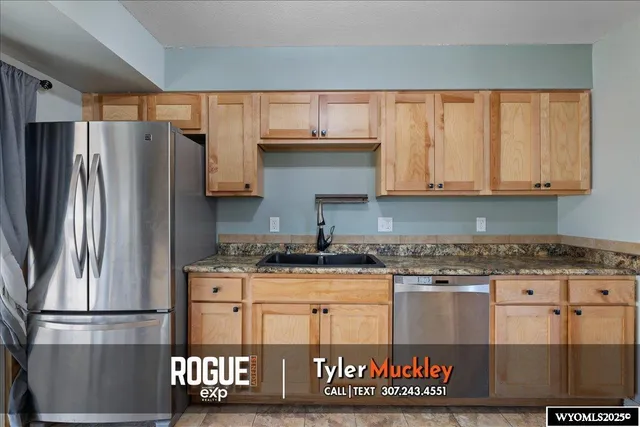 $330,000 | 240 Indian Paintbrush, Casper, WY 82604