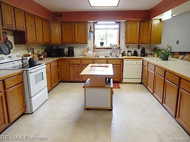 5309 Green Road Fenton, MI 48430 - Photo 22 of 35 22.jpg