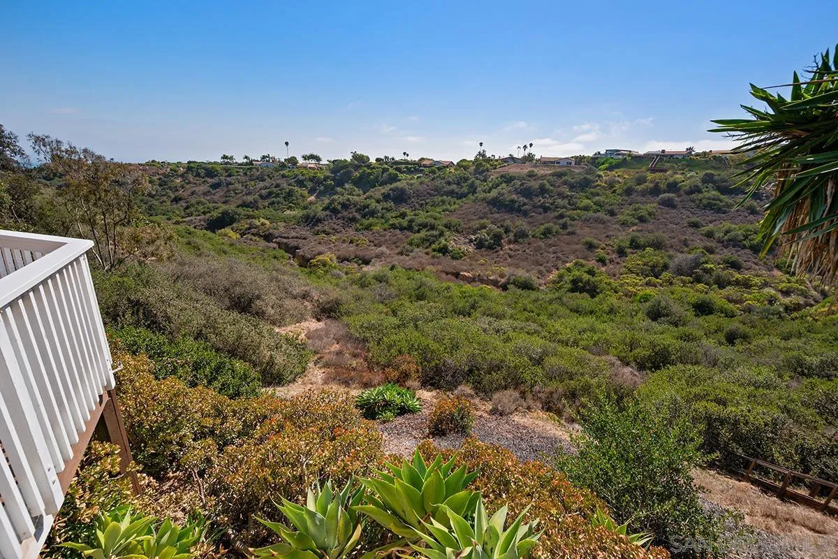 5942 Sagebrush Road La Jolla, CA 92037 - Photo 15 of 44 Gallery Image 15