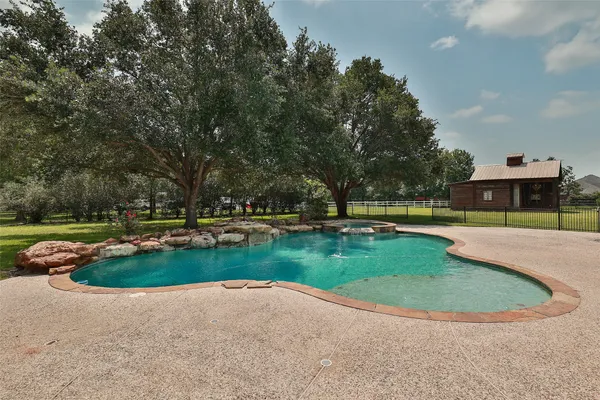 $5,000 | 19907 Stone Lake Circle, Tomball, TX 77377