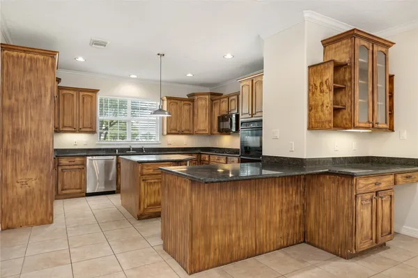 $5,000 | 19907 Stone Lake Circle, Tomball, TX 77377
