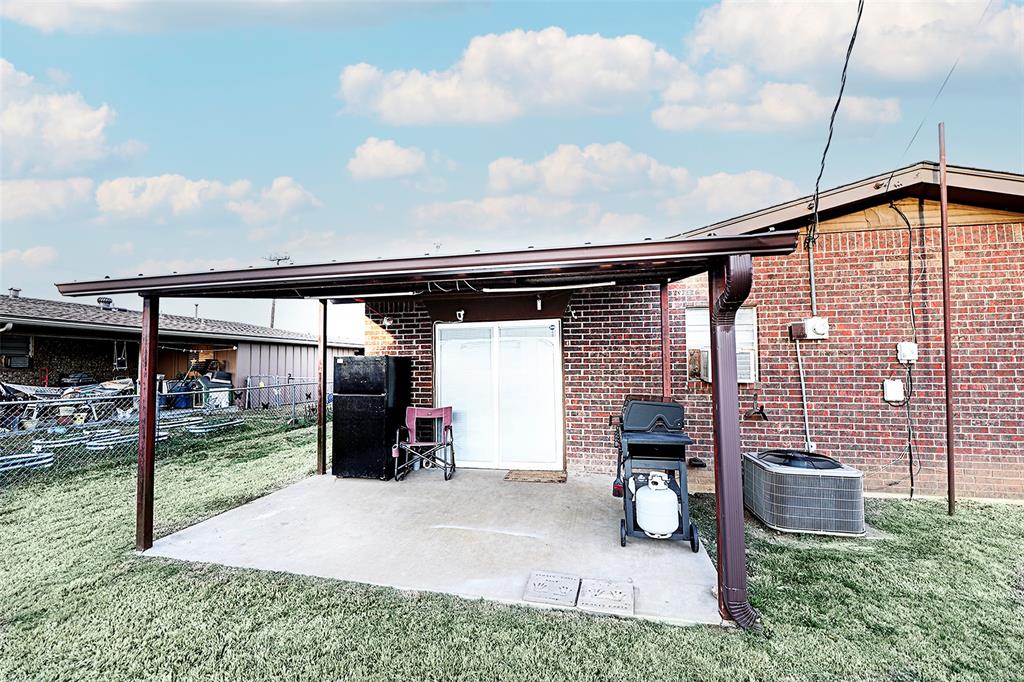 702 Decatur Street Bowie, TX 76230 - Photo 29 of 36