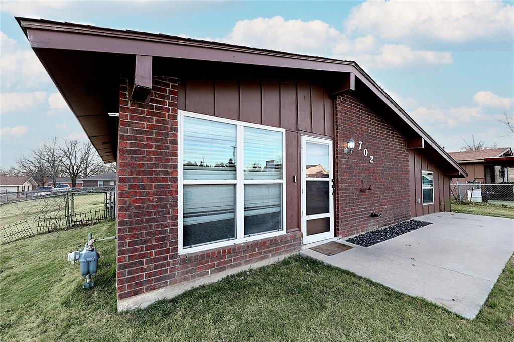 702 Decatur Street Bowie, TX 76230 - Photo 6 of 36 a backyard of a house with lots of green space