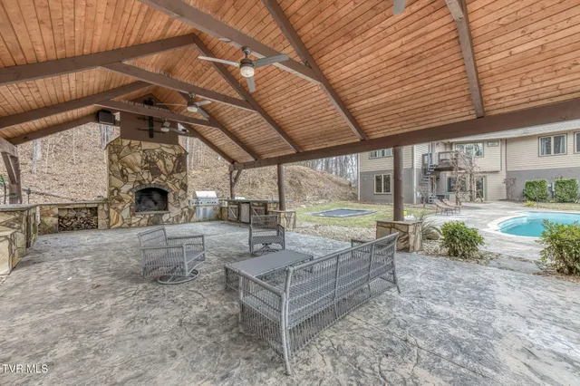 $1,750,000 | 520 Highway 93, Fall Branch, TN 37656