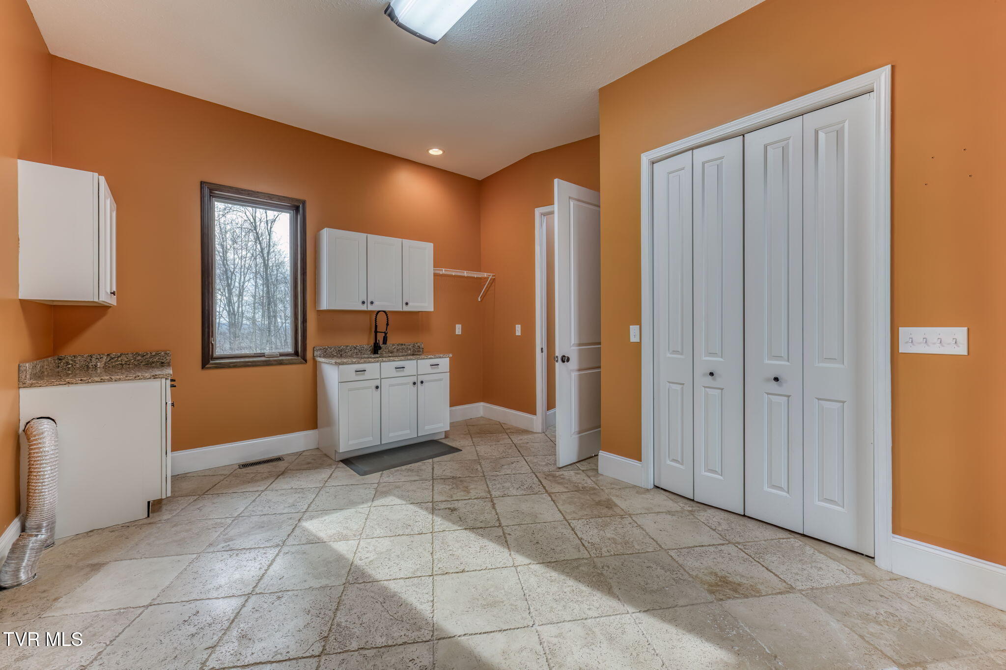 520 Highway 93 Fall Branch, TN 37656 - Photo 30 of 85 Laundry