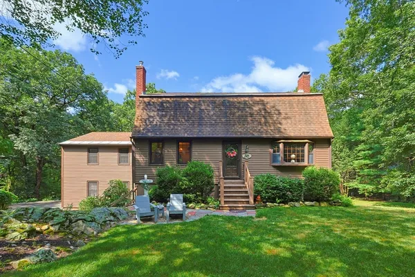 $700,000 | 245 Albee Road, Uxbridge, MA 01569