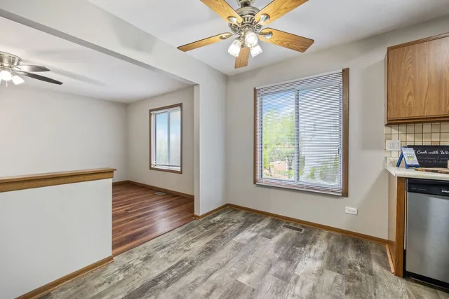 $2,250 | 35 Terry Drive, Unit D, Roselle, IL 60172