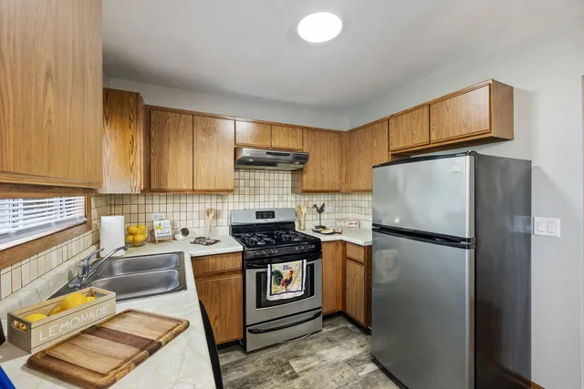 $2,250 | 35 Terry Drive, Unit D, Roselle, IL 60172