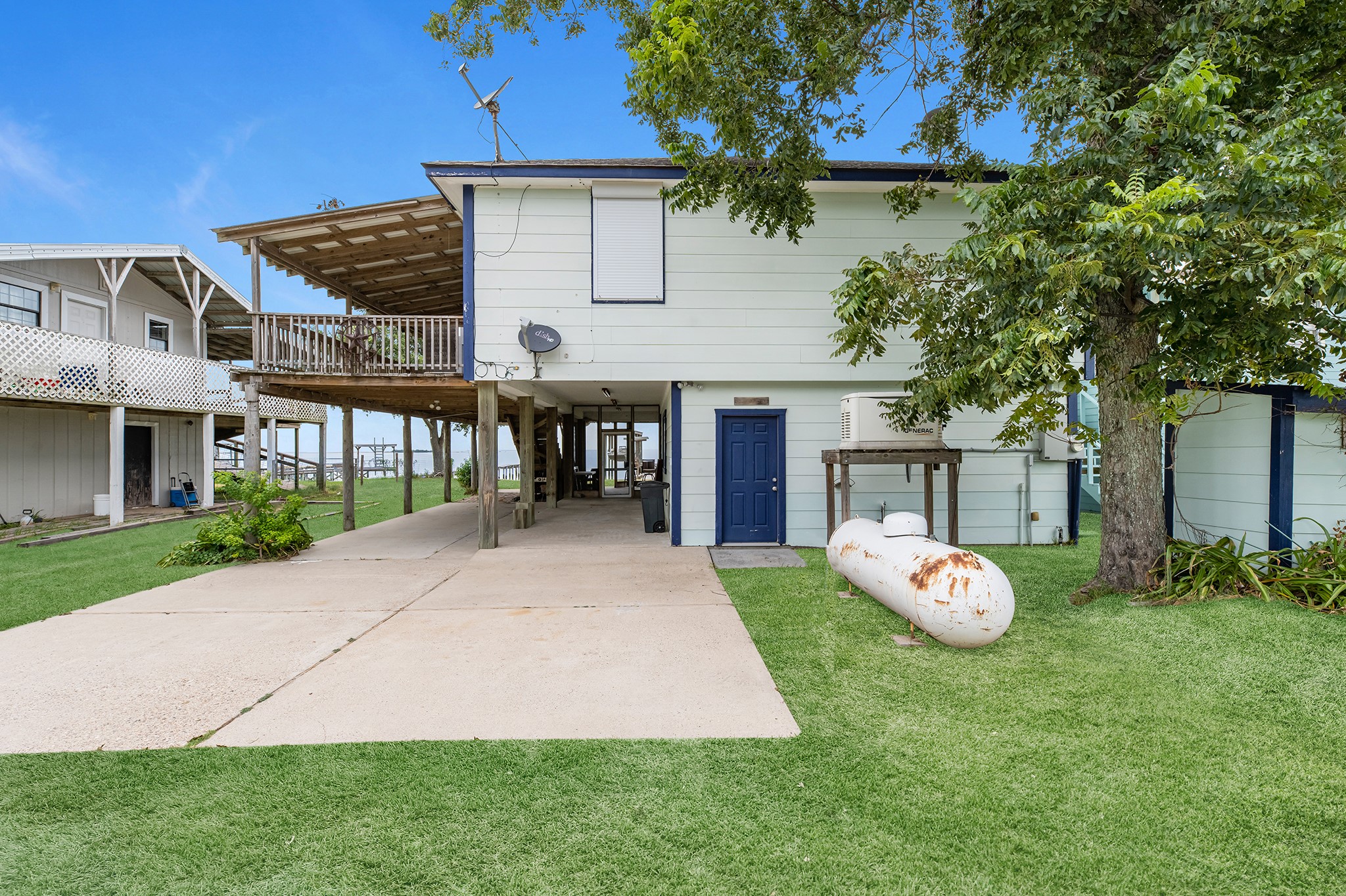 211 Captains Road Anahuac, TX 77514 - Photo 13 of 39