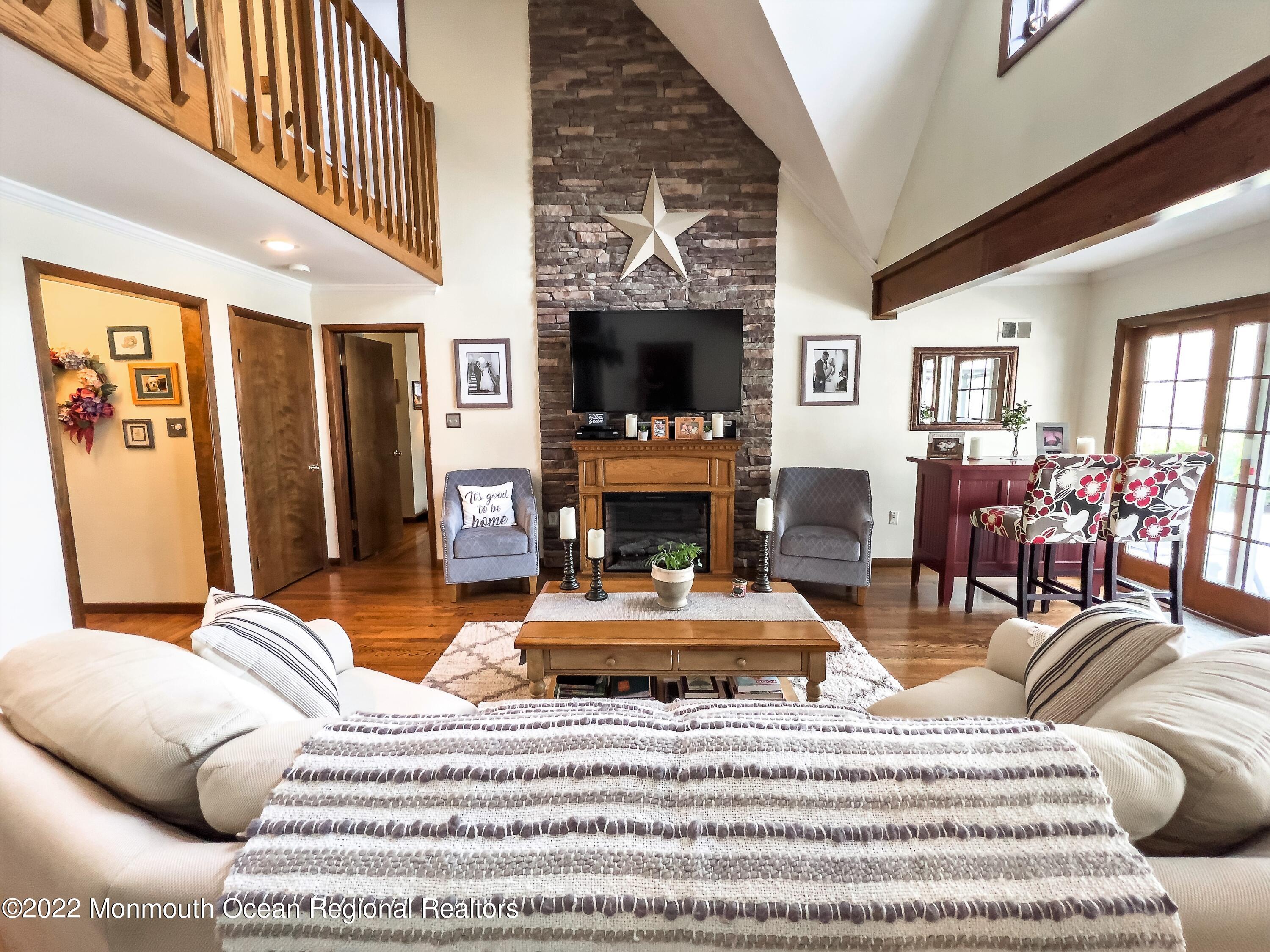628 Reed Road Jackson, NJ 08527 - Photo 26 of 63 628 Reed Great Room