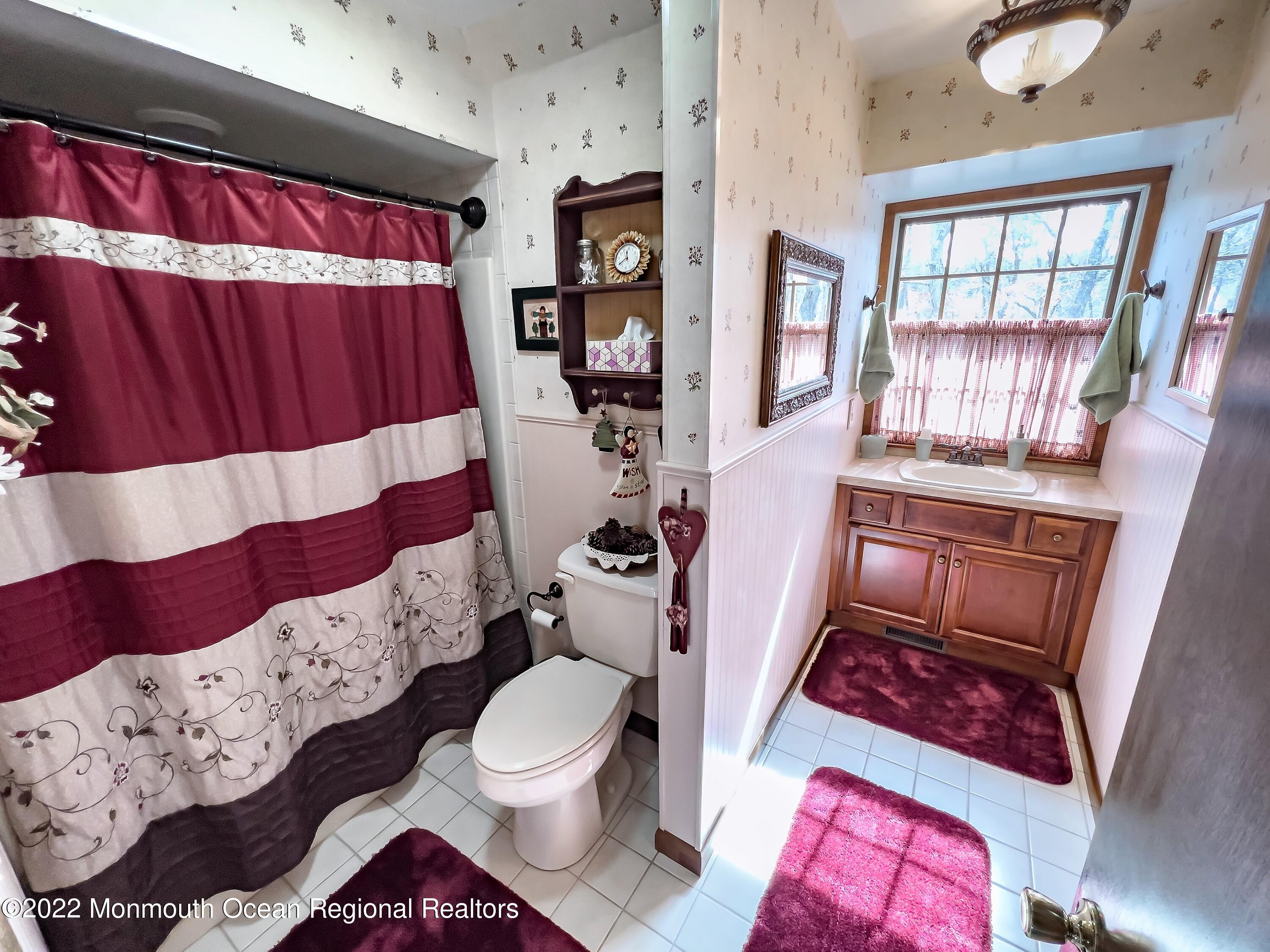 628 Reed Road Jackson, NJ 08527 - Photo 43 of 63 628 Reed Upstairs Full Bath
