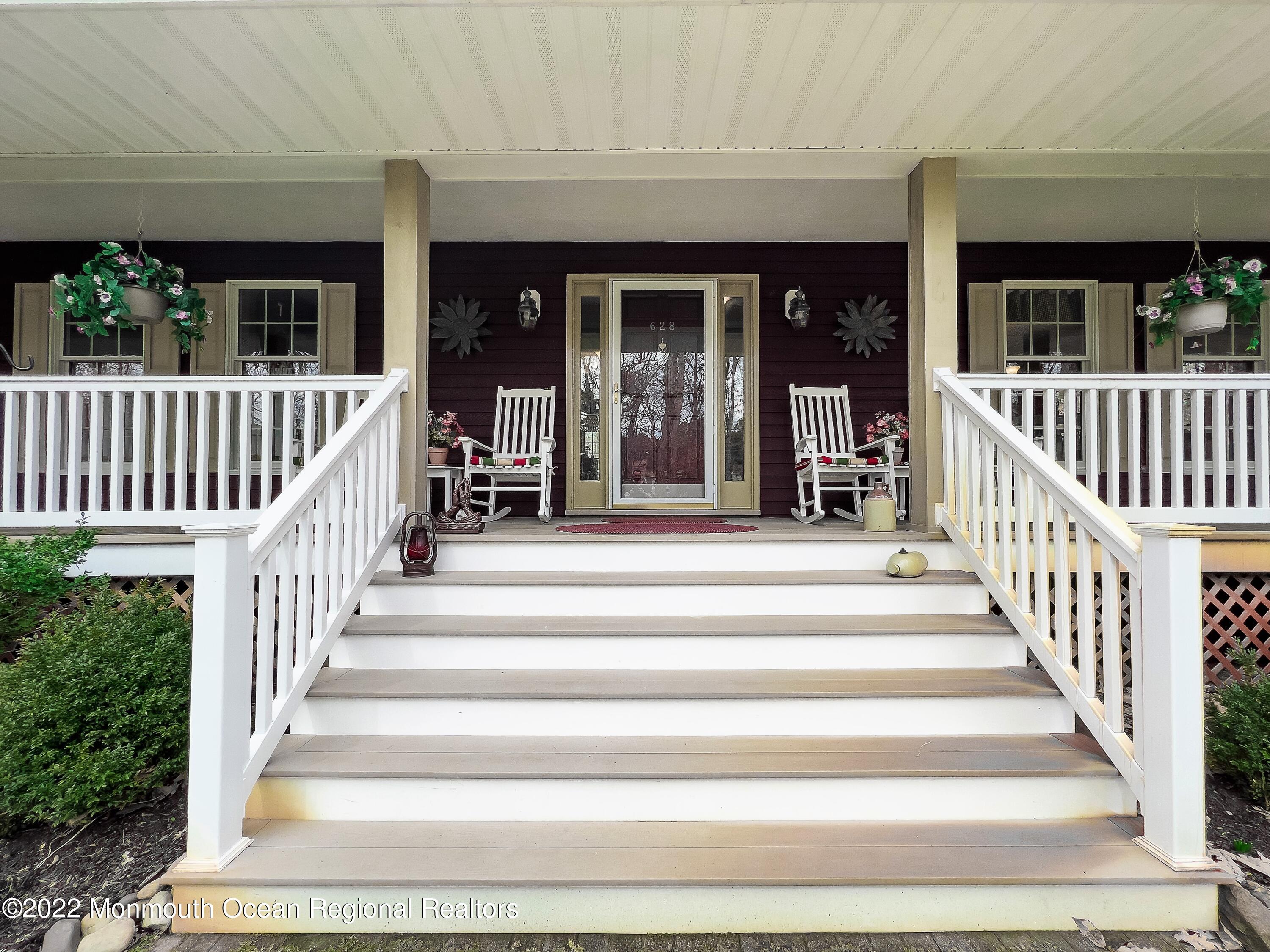 628 Reed Road Jackson, NJ 08527 - Photo 5 of 63 628 Reed Stairs Porch