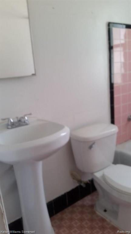 8257 Stephens Center Line, MI 48015 - Photo 19 of 32 Gallery Image 19
