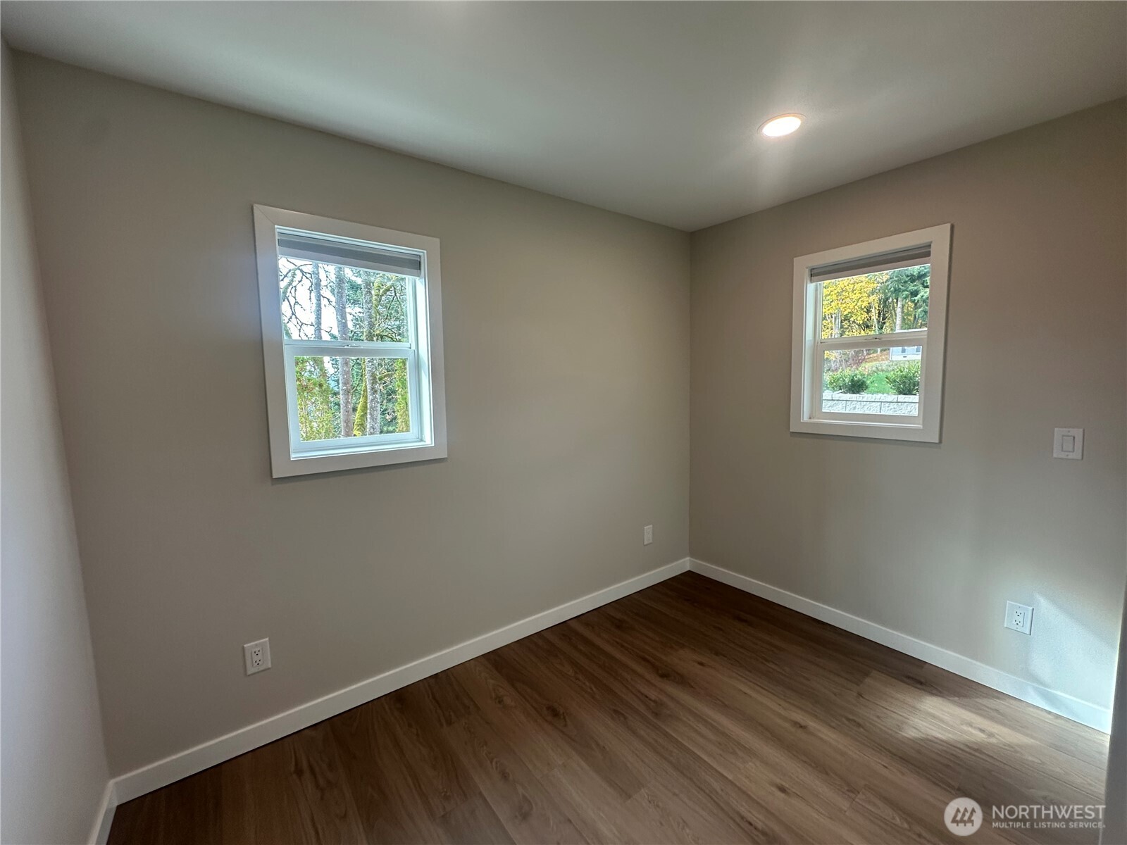 125 Foxglove Terrace Longview, WA 98632 - Photo 10 of 20 an empty room with a window