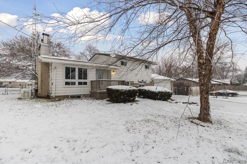 10446 Linden Road Grand Blanc, MI 48439 - Photo 2 of 32 Gallery Image 2