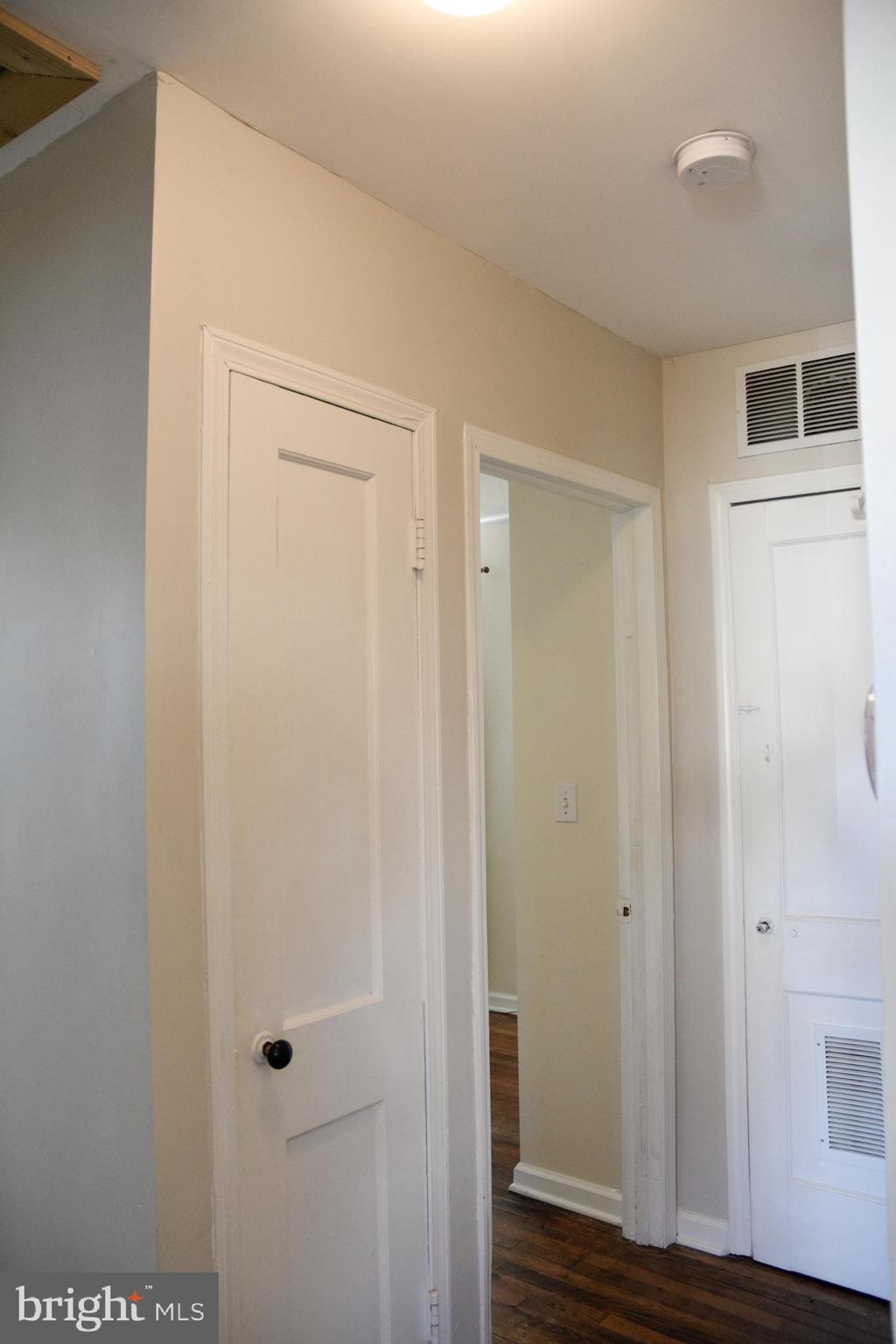 400 Old Home Road Baltimore, MD 21206 - Photo 14 of 41 Hallway