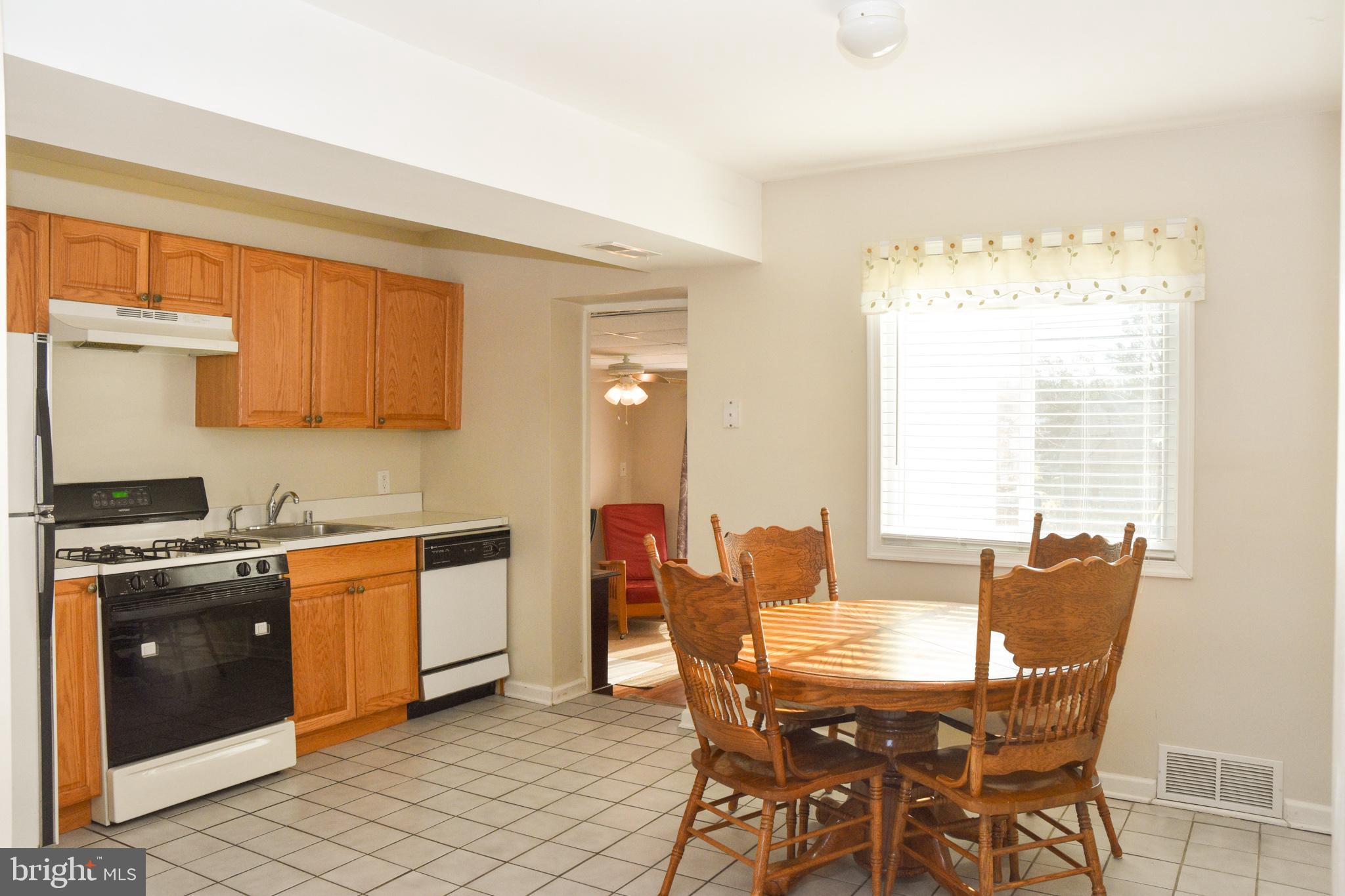 400 Old Home Road Baltimore, MD 21206 - Photo 8 of 41 Kitchen