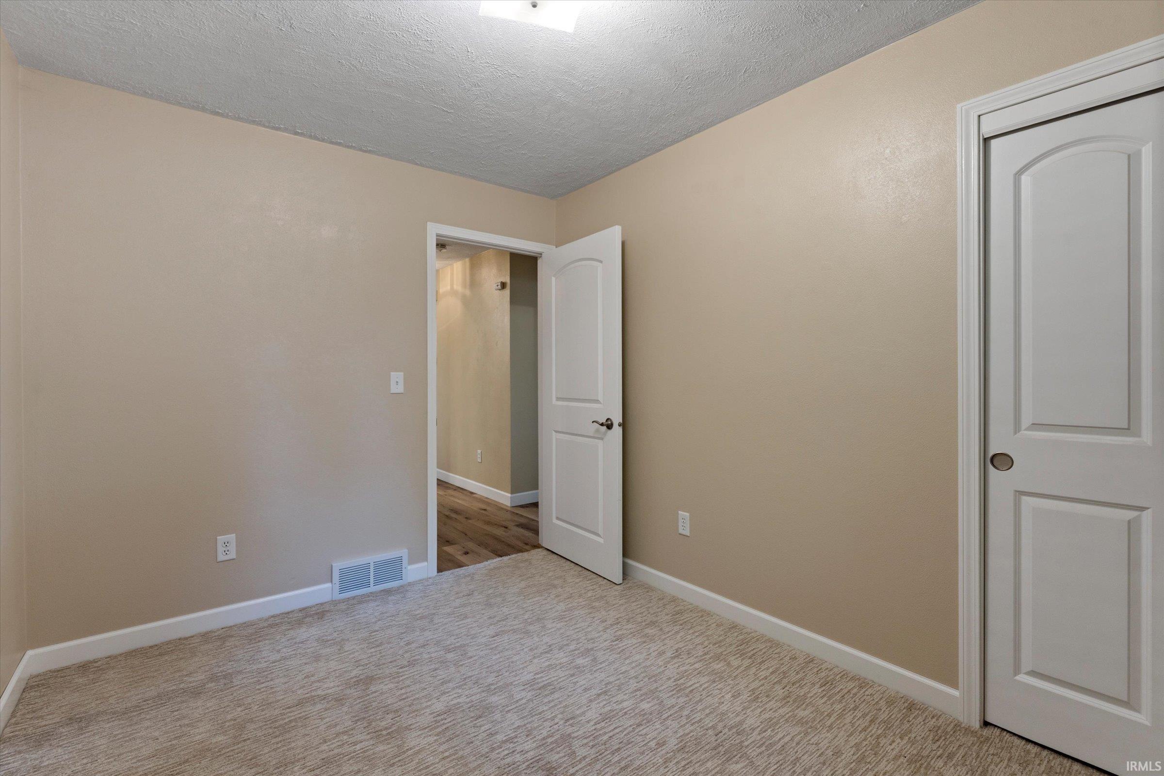 53097 Old Farm Road Elkhart, IN 46514 - Photo 19 of 47