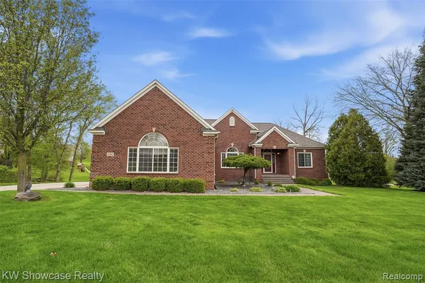 $575,000 | 2185 Arapahoe Basin Lane, White Lake, MI 48383