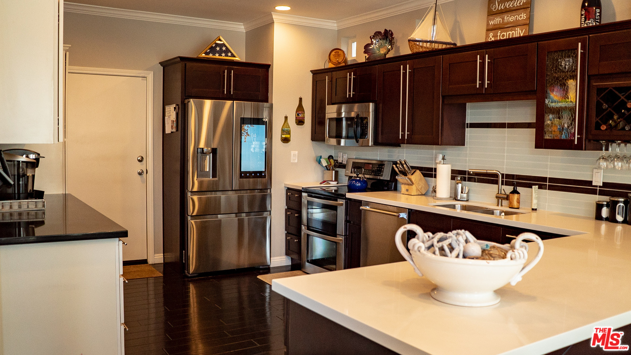 5317 Heritage Place Culver City, CA 90230 - Photo 3 of 31