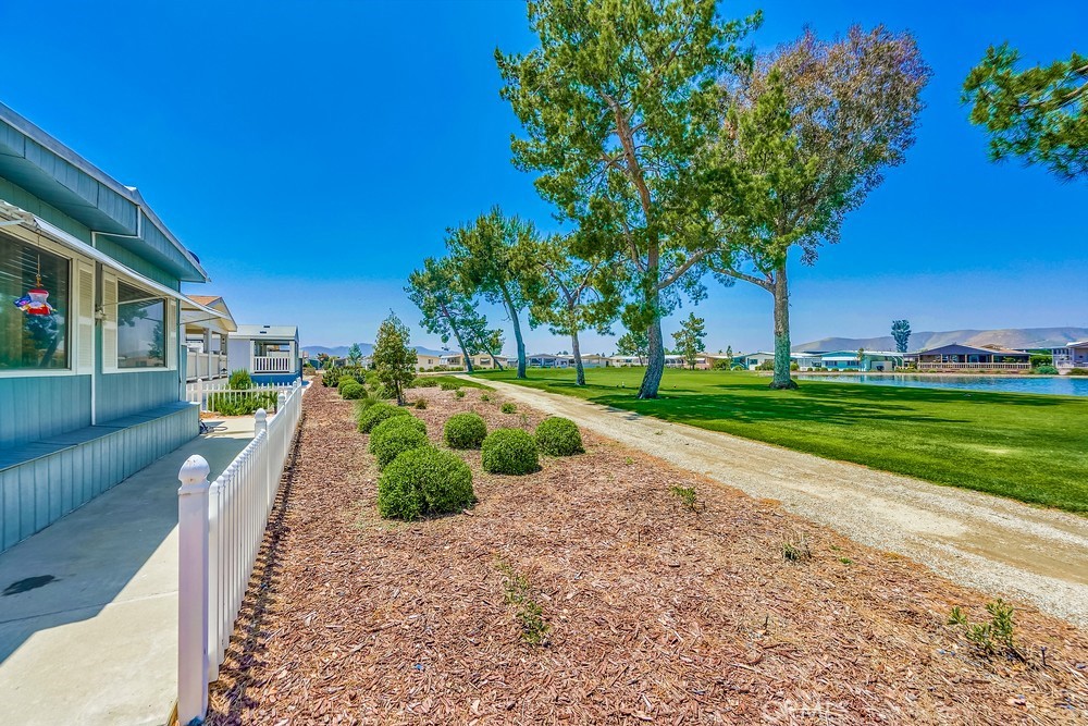 5001 West Florida Hemet Ca Unit 208  