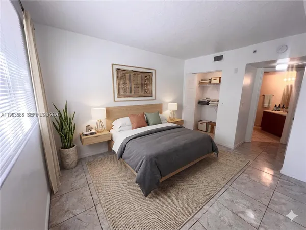 $2,200 | 17602 Northwest 25th Avenue, Unit 305, Miami Gardens, FL 33056