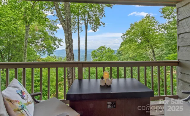 $593,000 | 135 Club House Drive, Unit 5A, Burnsville, NC 28714