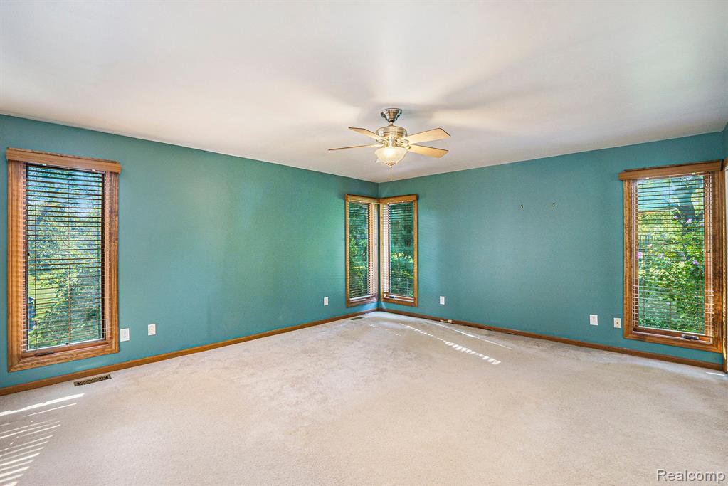 845 Hemingway Road Lake Orion, MI 48362 - Photo 12 of 27