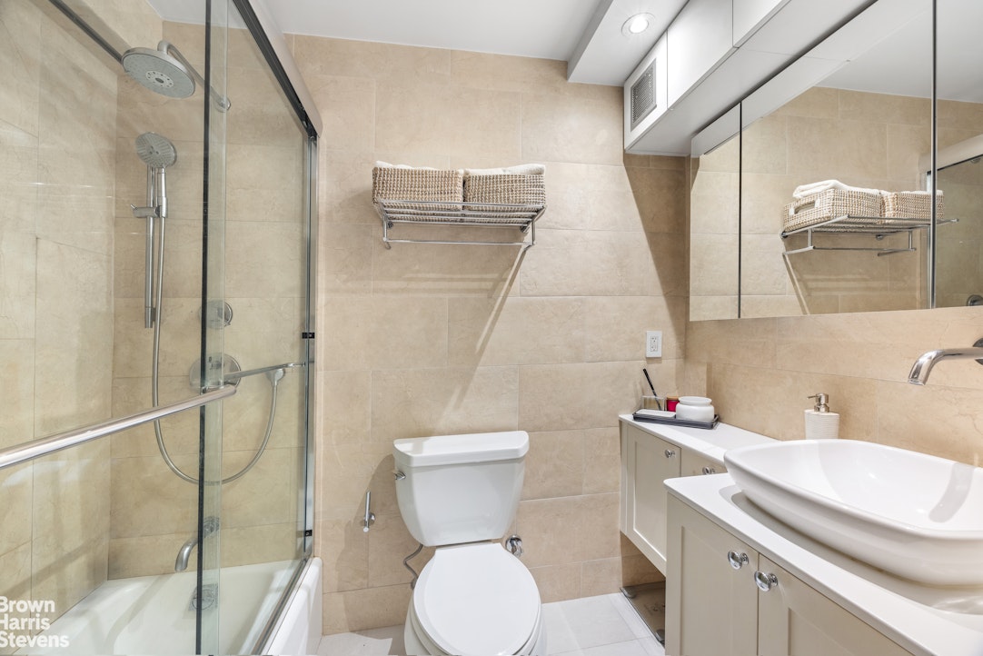 300 Rector Place, Unit 2H Manhattan, NY 10280 - Photo 5 of 6 Gallery Image 5