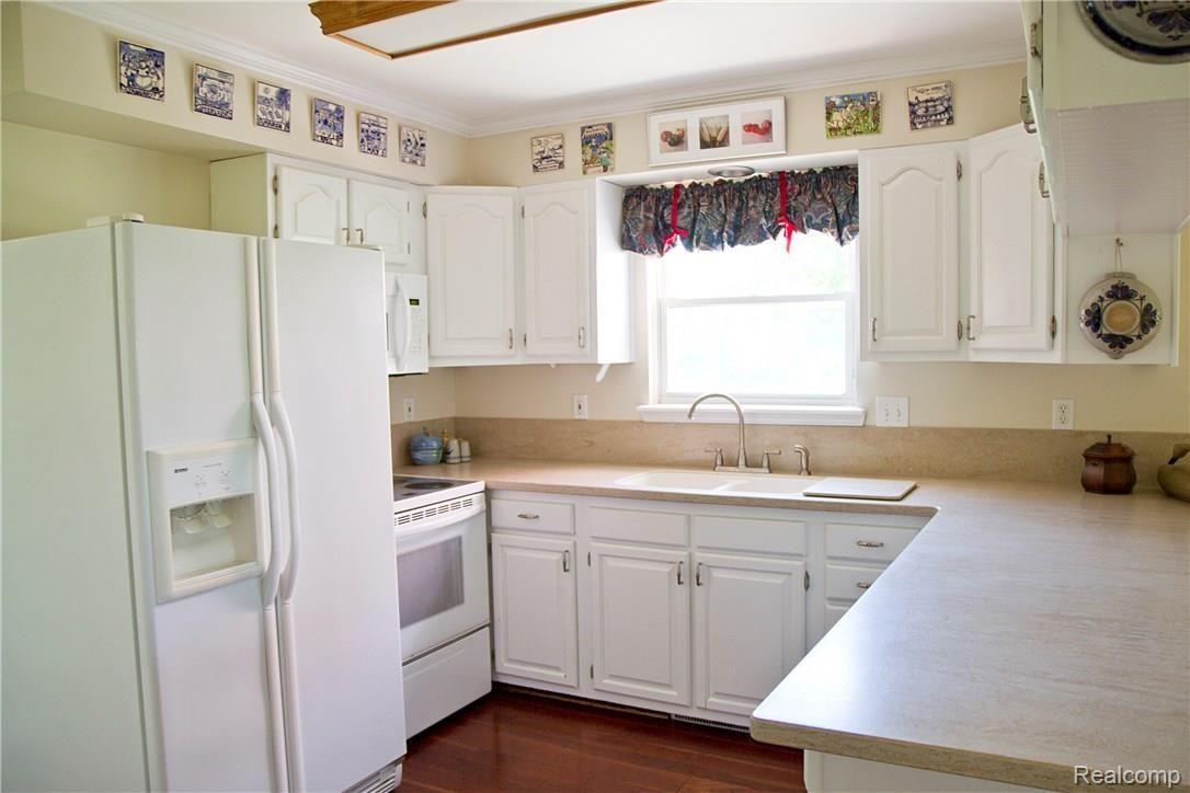 1357 Wiggins Road Fenton, MI 48430 - Photo 13 of 29 IMG_3332.jpg