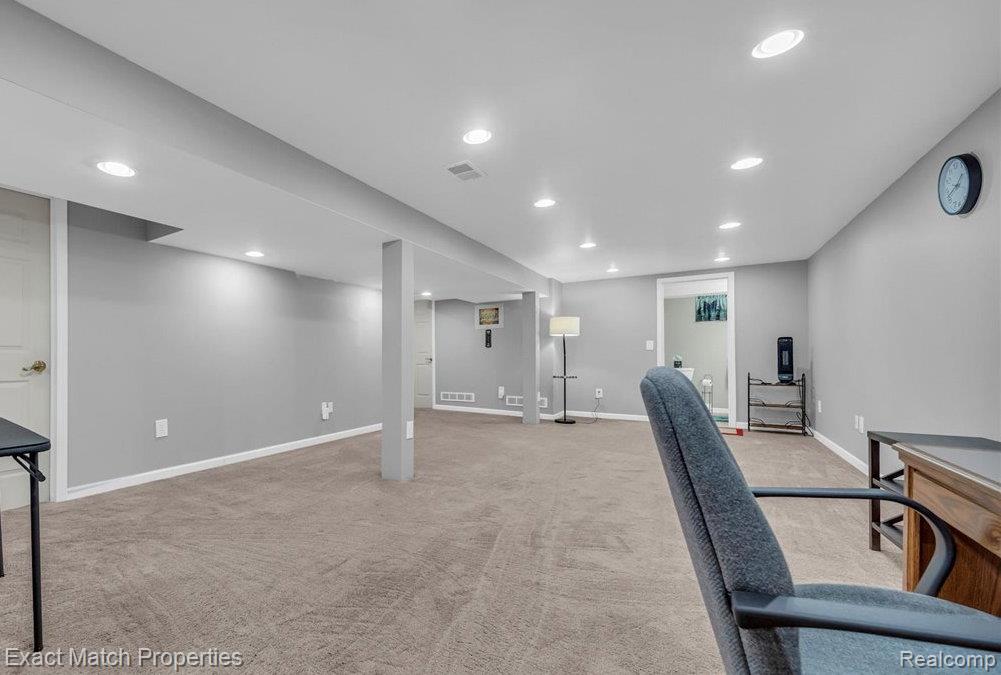 140 Pine Tree Ridge, Unit 2 Waterford, MI 48327 - Photo 41 of 46 Gallery Image 41