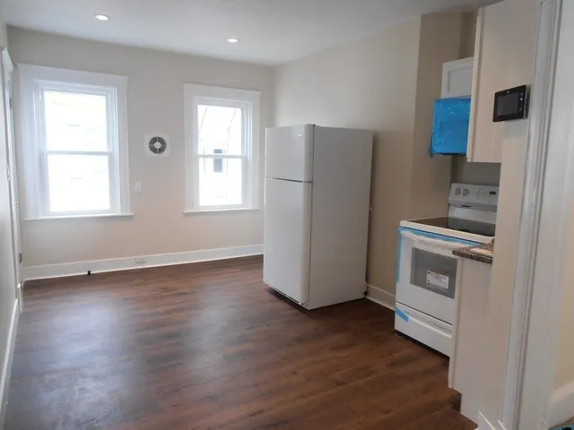 $1,825 | 13 King Street, Unit 2, Taunton, MA 02780