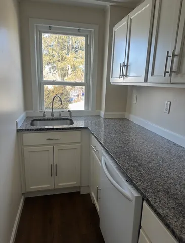 $1,825 | 13 King Street, Unit 2, Taunton, MA 02780