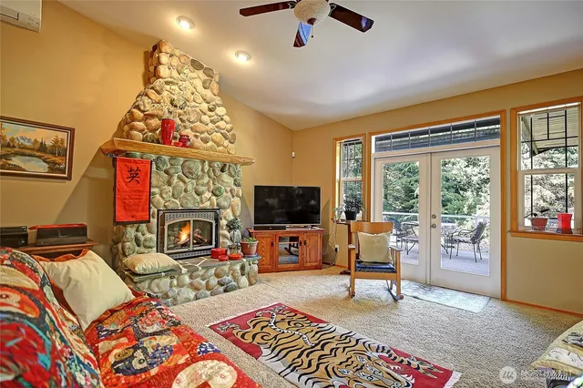 $1,200,000 | 628 North Sunset Drive, Camano Island, WA 98282