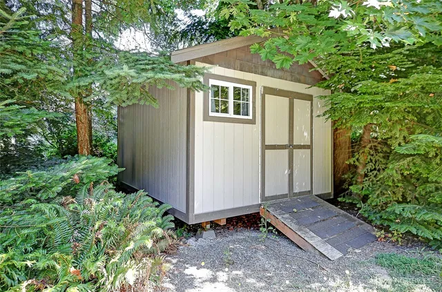 $1,200,000 | 628 North Sunset Drive, Camano Island, WA 98282