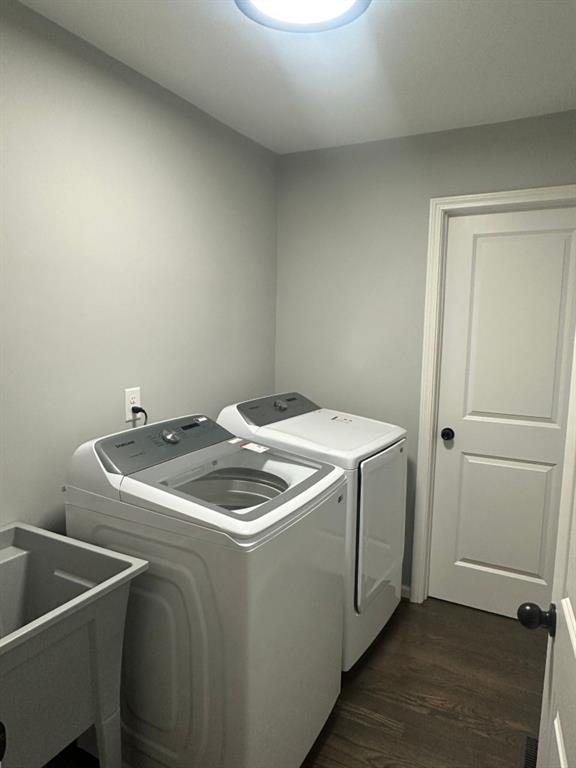 172 Thompson Place Gainesville, GA 30506 - Photo 8 of 32 a utility room with dryer and washer