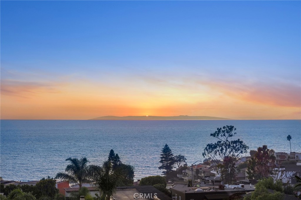 2915 Rounsevel Terrace Laguna Beach, CA 92651 - Photo 21 of 32 a view of a city