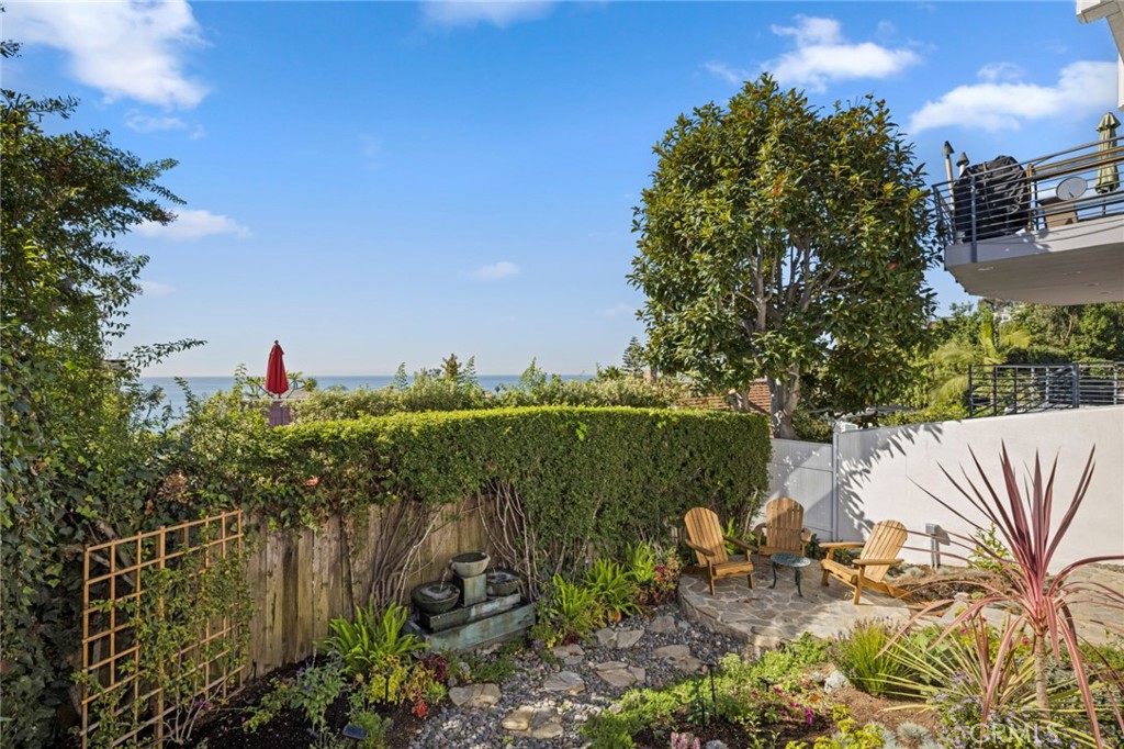 2915 Rounsevel Terrace Laguna Beach, CA 92651 - Photo 31 of 32 a night view of a garden