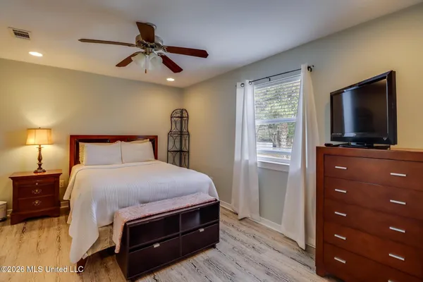 $1,800 | 1282 Beach Boulevard, Unit 209, Biloxi, MS 39530