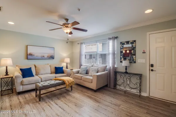 $1,800 | 1282 Beach Boulevard, Unit 209, Biloxi, MS 39530