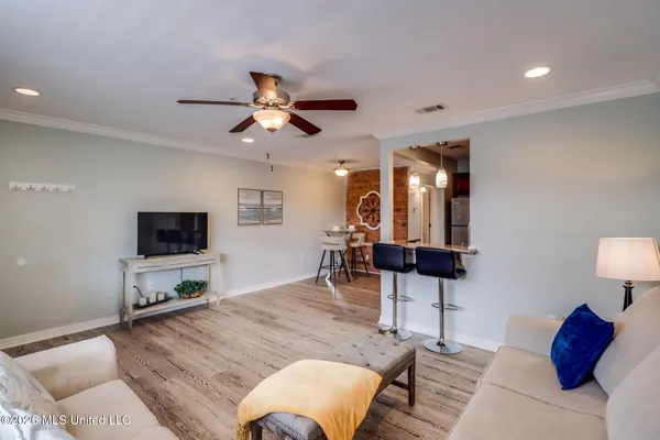 $1,800 | 1282 Beach Boulevard, Unit 209, Biloxi, MS 39530